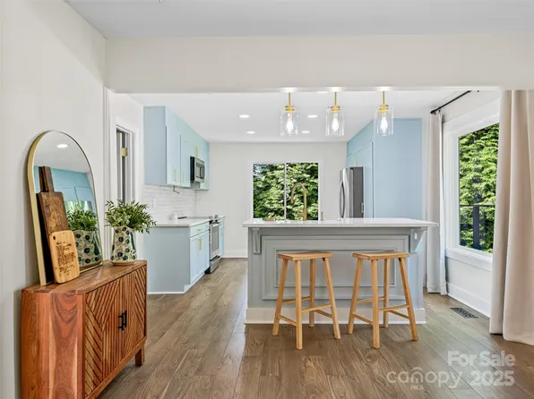 2129 Old Us Highway 25, Zirconia, NC 28790