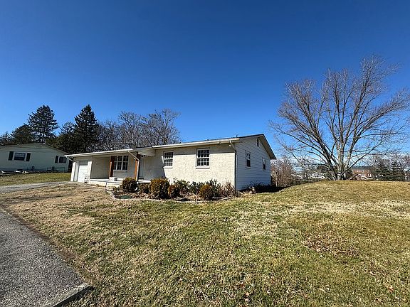 2nd image of 22 Shawnee Branch Rd