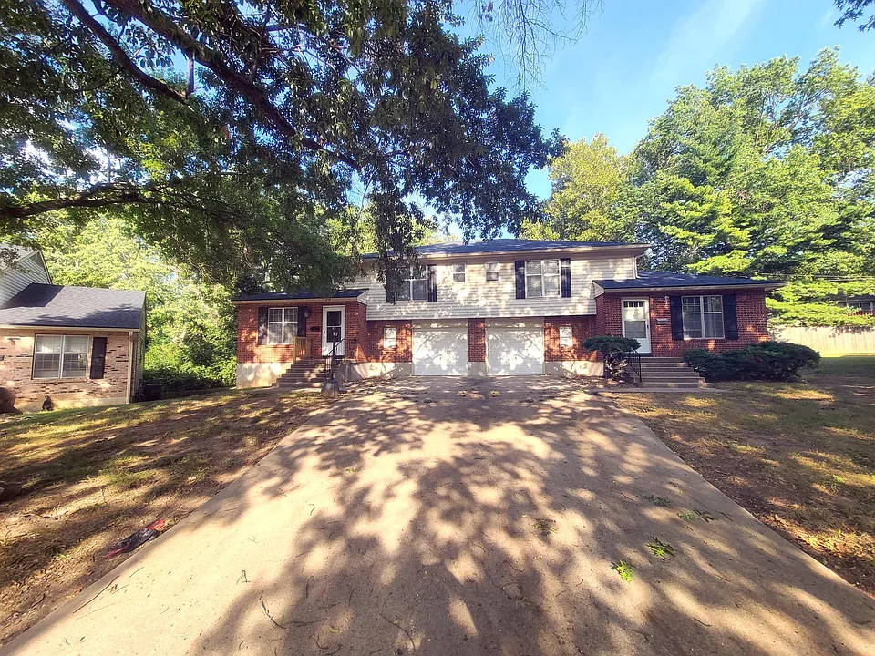 9825 Linden Cir