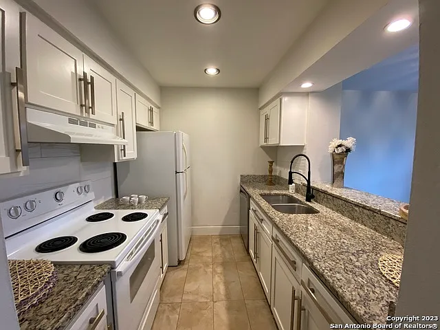 2811 Woodbury St #403 — Photo 6