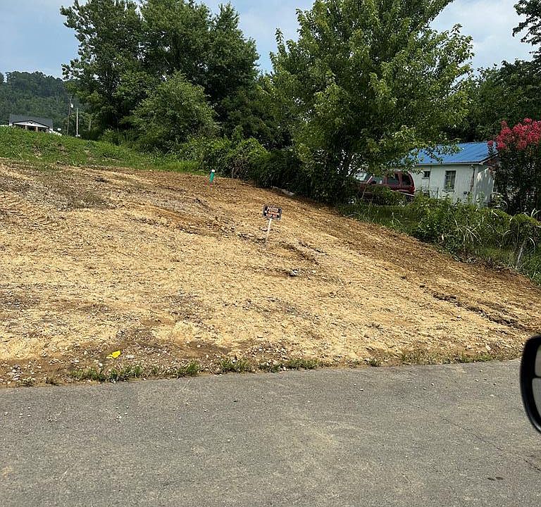 1st image of 905 Longview Ave