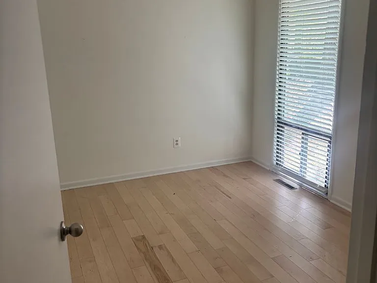 2729 Poplar Ln — Photo 9