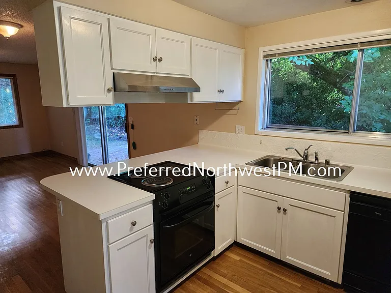 3745 Potter St — Photo 7