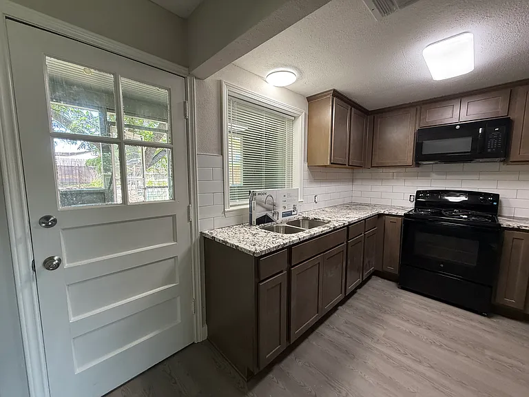 801 S David St — Photo 4