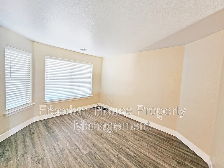 4591 Stoneham St — Photo 7