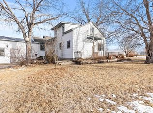 318 W 4th Ave, Wall, SD 57790