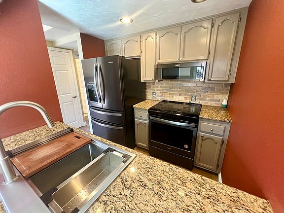 4th image of 2608 Broadway APT 11