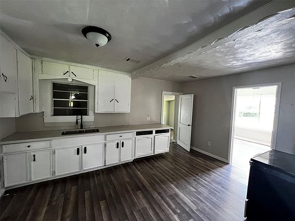 5th image of 3785 Goliad St