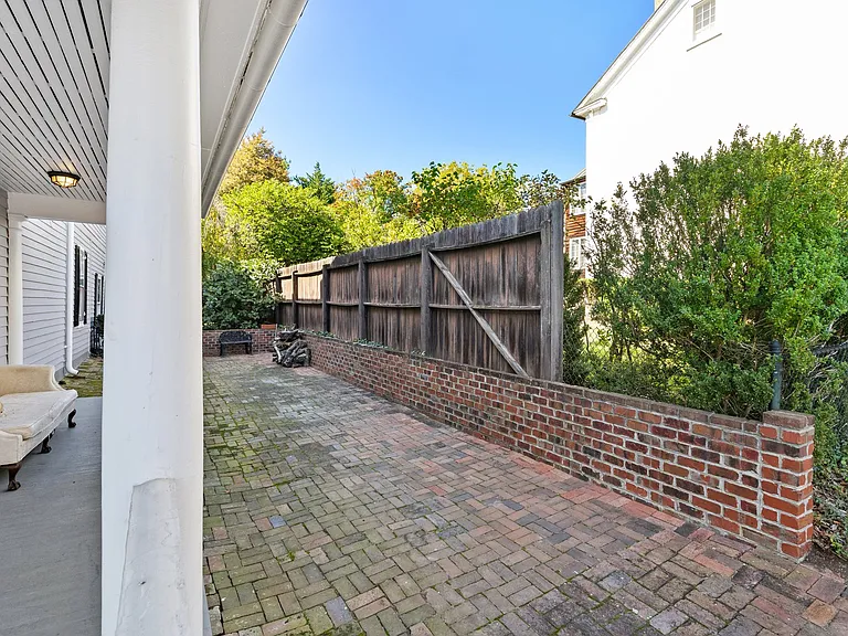 209 N Washington St — Photo 128