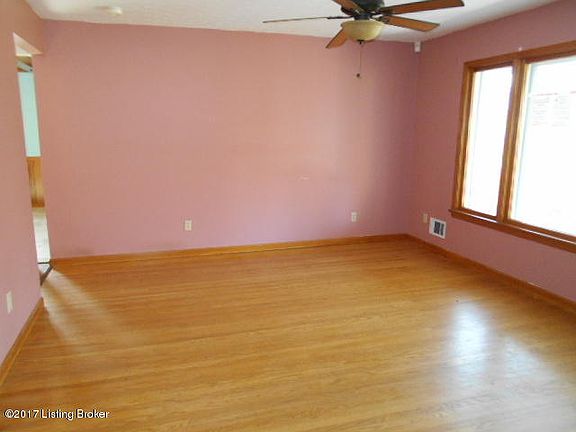 5th image of 9209 Wildwood Ln