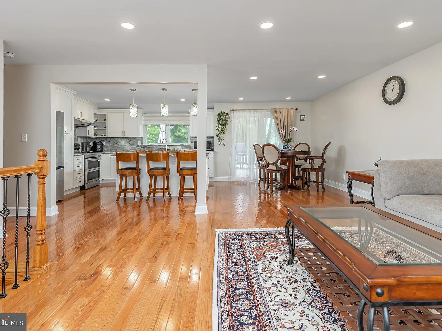 4 bed, 2196 sqft, $3,500 — Photo 4
