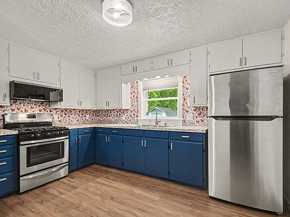 3rd image of 310 W Elm St