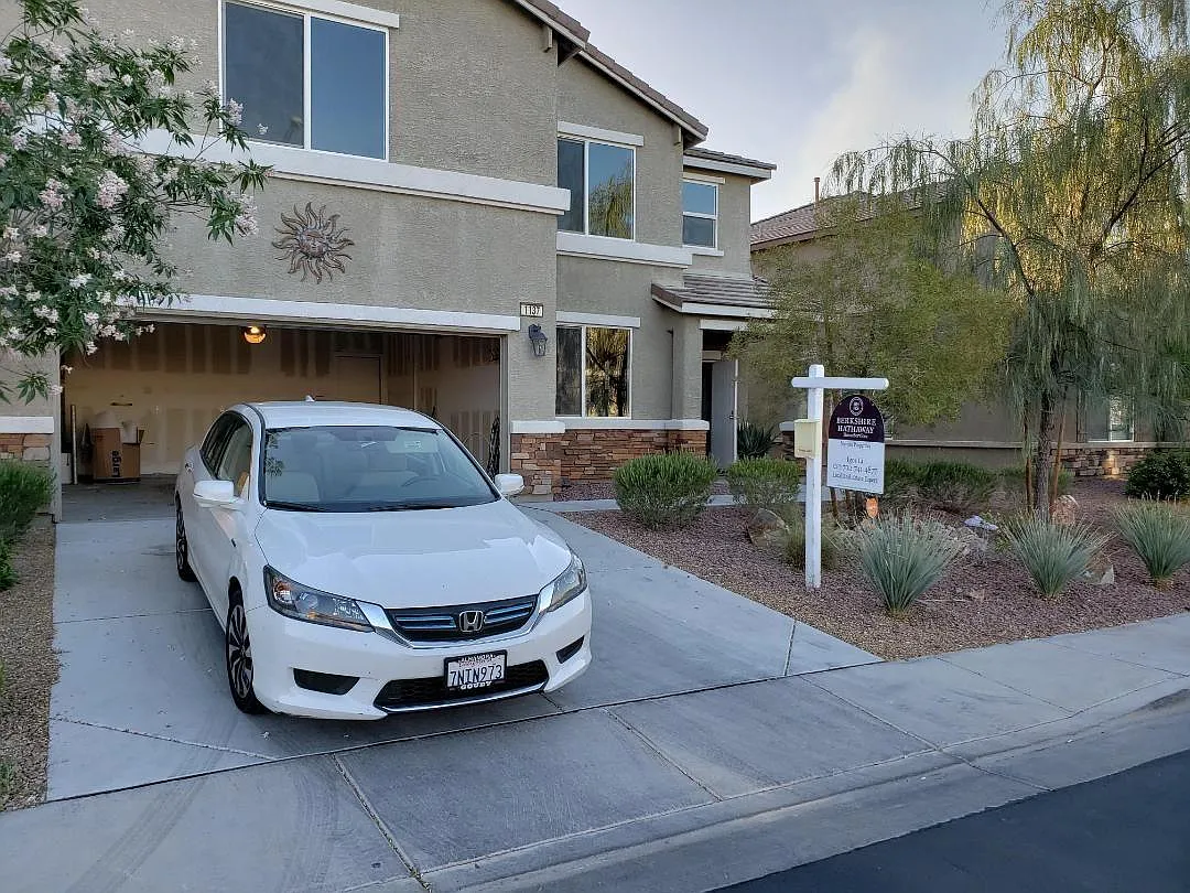 Photo 2 of 22 - Evergreen Cove St - Henderson, NV Building Photo - Evergreen Cove St