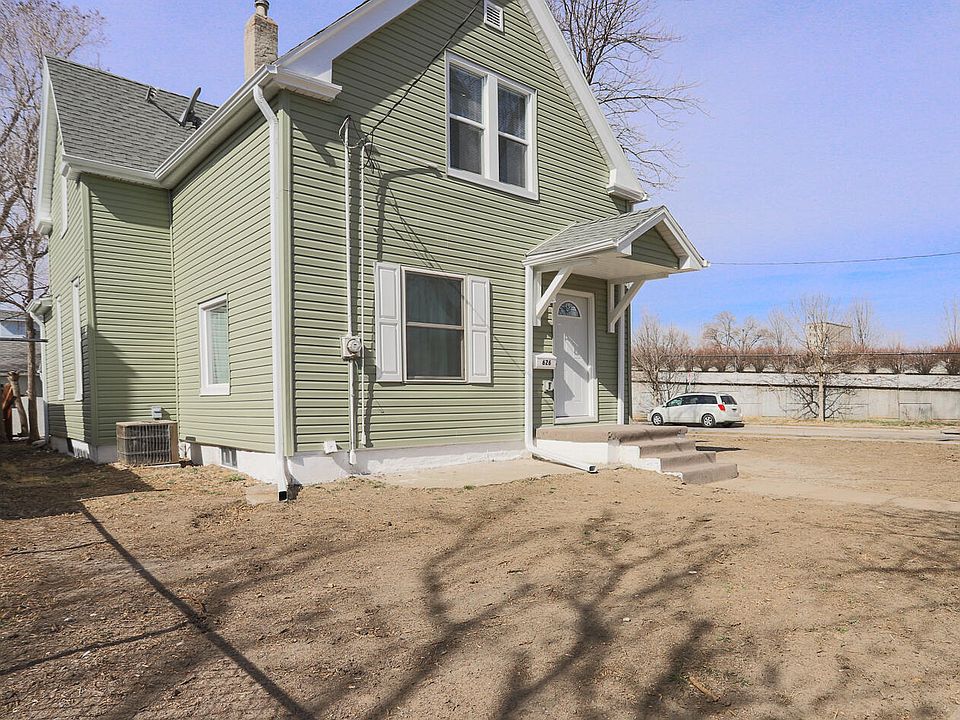 1st image of 626 N 9th St