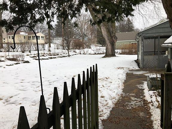 3rd image of 324 Thomas Ave