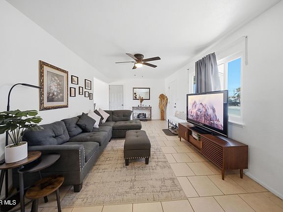 5th image of 27048 Cote St