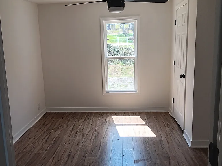 817 E End St — Photo 3