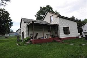 2nd image of 16 Oak St