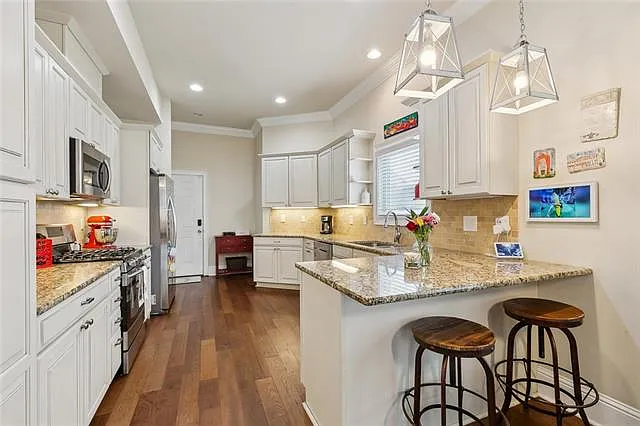 5647 Marshal Foch St — Photo 10