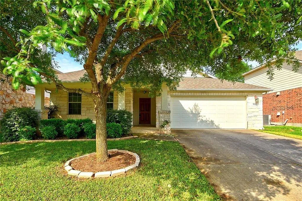 3 bed, 2300 sqft, $2,635 — Photo 3