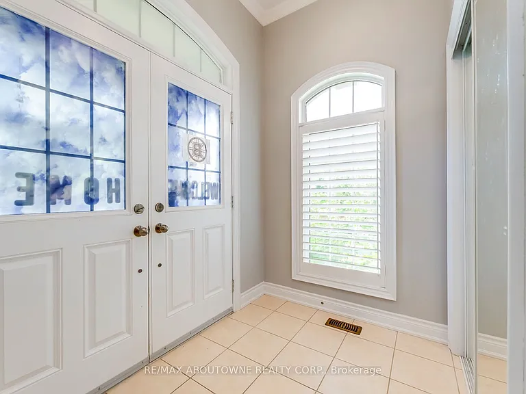 2481 Taylorwood Dr — Photo 2