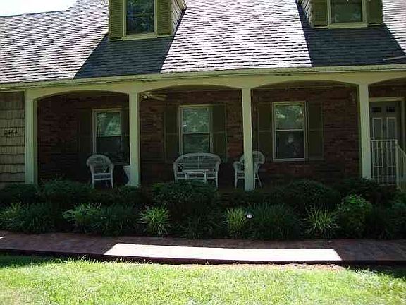 Nice Front Porch--Lots of Shade