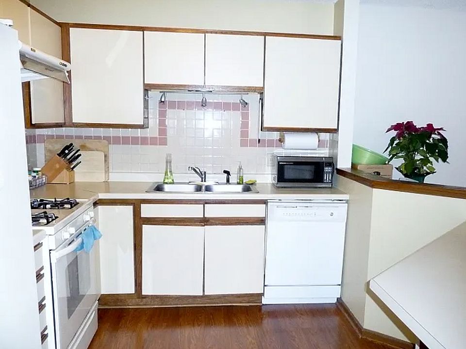 2nd image of 8958 Knollwood Dr