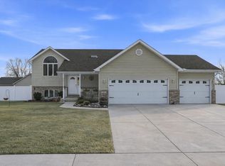 3001 Emerald Dr, Hobart, IN 46342