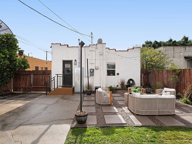607 W 111th Pl — Photo 32