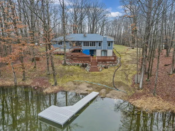 5300 Lake Dr, Owosso, MI 48867