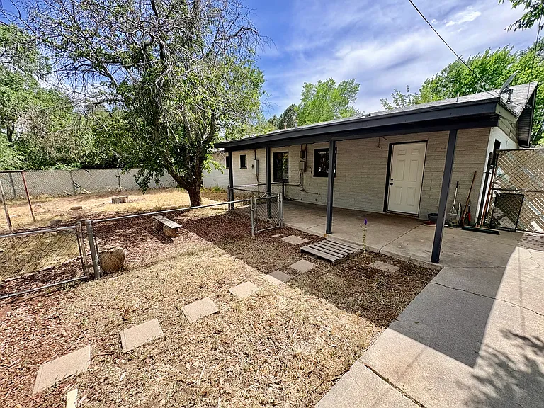 2804 N Jamison Blvd — Photo 3