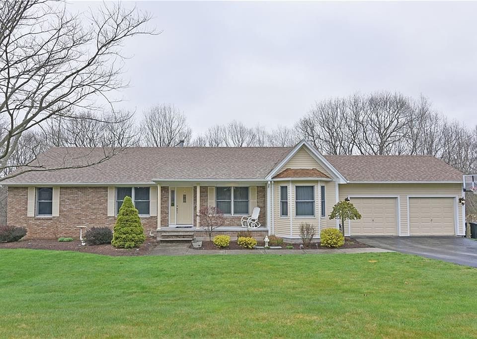 1st image of 40 Rollingwood Dr