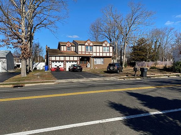 3rd image of 1060 Bay Ave