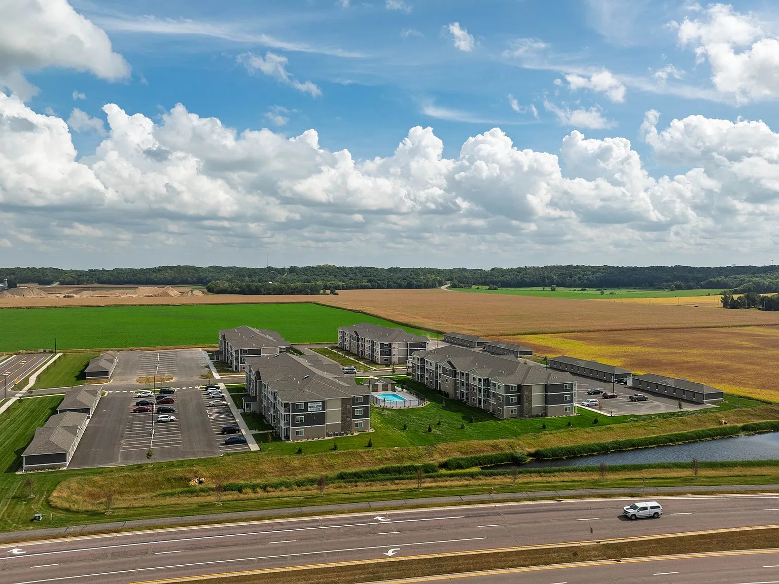 Hickory Grove Apartments (C) — Photo 4