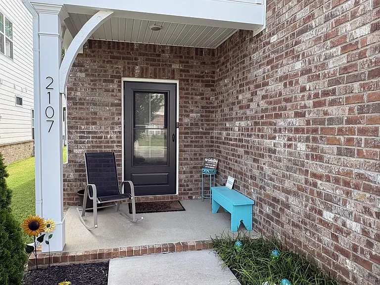 2107 Barringer Ln — Photo 4