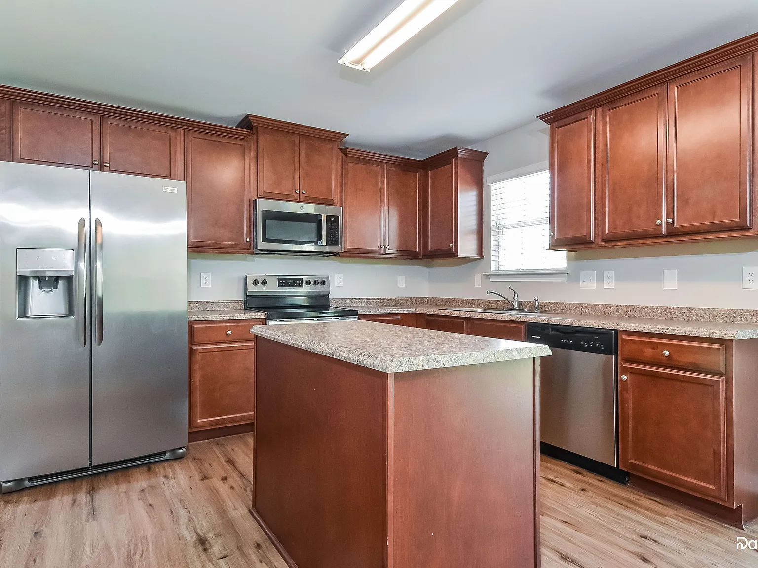 4 bed, 2.5 bath, 2735 sqft, $2,320 — Photo 2