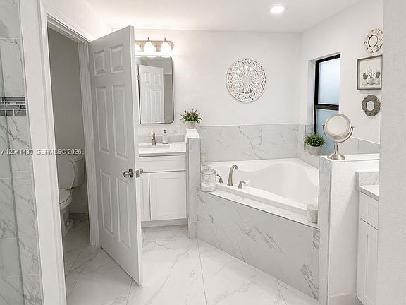 3rd image of 1006 Rush Ave