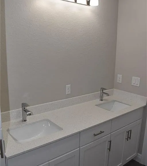 20217 Renwick Ave — Photo 17