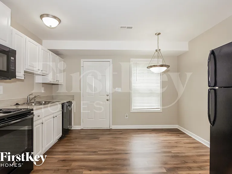 3021 Seymour Dr — Photo 6