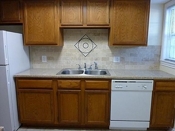 5th image of 6420 Bordeaux Ave #6420
