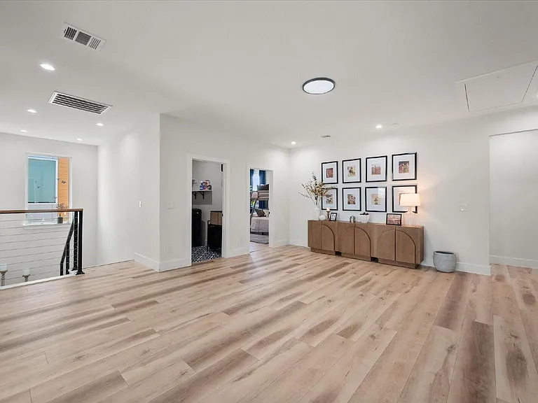 4029 Ivanhoe Ln — Photo 13