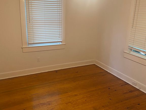 4th image of 836 Macarthur St