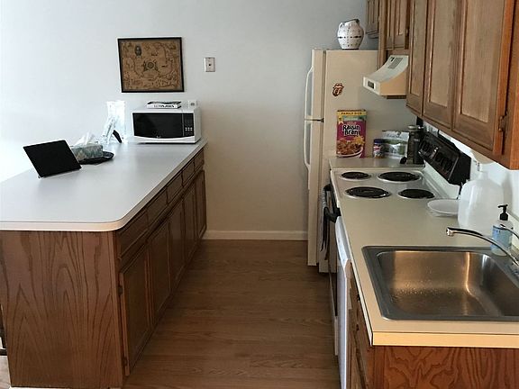 36 Center St - Kitchen