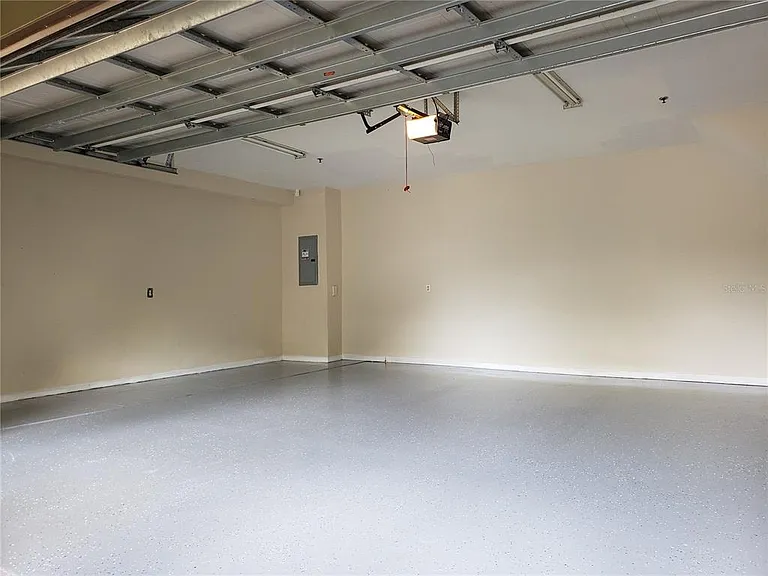 2460 Grand Central Pkwy #7 — Photo 3