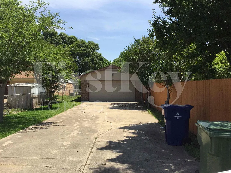 1309 Monterrey Dr — Photo 18