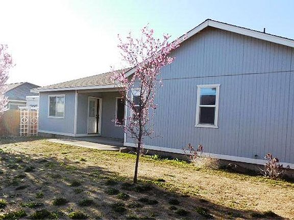 2nd image of 819 NE Quince Ave