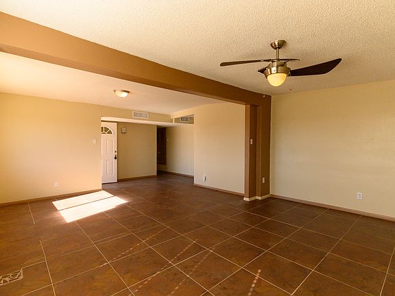 5th image of 5521 Edinburg Dr