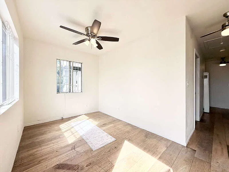 3 bed, 1.0 bath, 1300 sqft, $3,700 — Photo 3