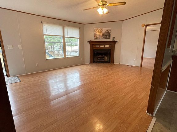 4th image of 729 Arrowhead Cir