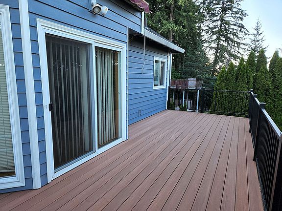 Main deck off kitchen nook